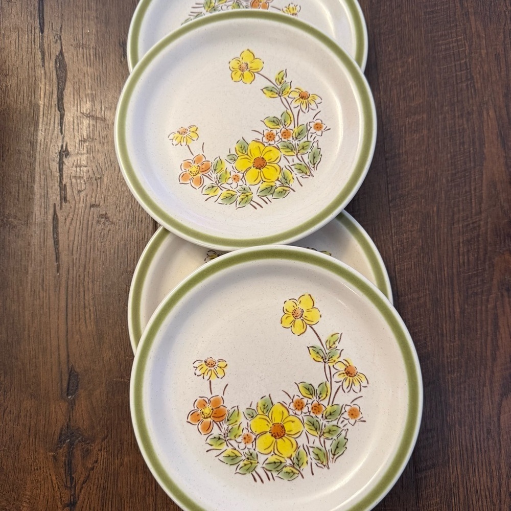 Vintage Hearthside 70s  Mid Century Spring Garland Stoneware Appetizer Plates